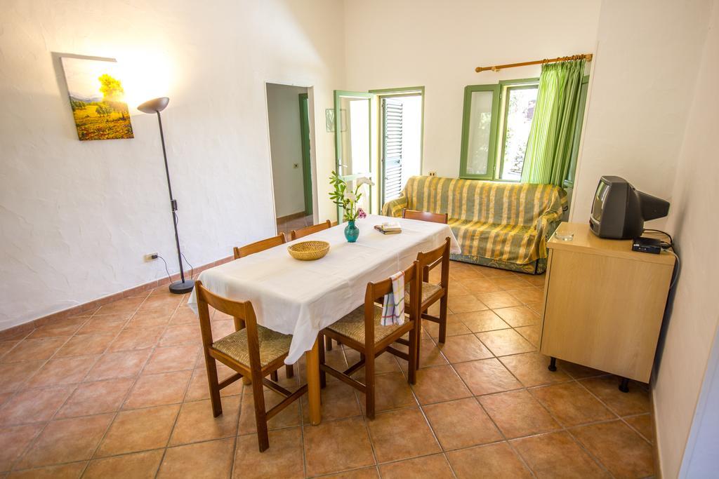 I Giardini Di Cala D'Ambra Apartment San Teodoro  Room photo